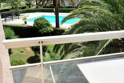 Image de St Cyprien paranthese ensoleillée au bord de l'eau