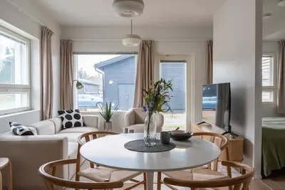 Image de Stylish two-storey home, parking and sauna