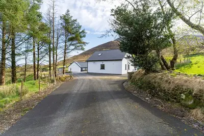 Image de Luxury Home overlooking the stunning Kells Bay