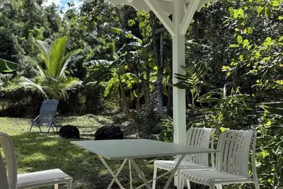 Image de magnifique appartement dans la nature derrière la plage de grande anse. deshaies
