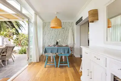 Image de Spacious villa with views