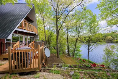Image de Stunning Waterfront Chalet on Bob's Lake | Deep Water + Breathtaking Views