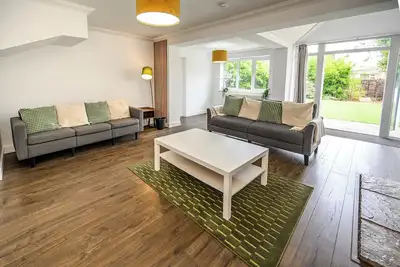 Image de Howard Road Sleeps 7 -5 Bedrooms | Parking |Garden