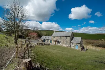 Image de Traditional Farmhouse Accommodation In An Idyllic Setting | Erw-Dinmael