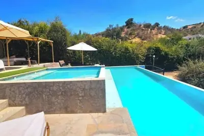 Country house with infinity pools