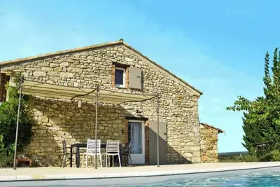 Image de Escapade paisible avec piscine privée au cœur du Gard provençal