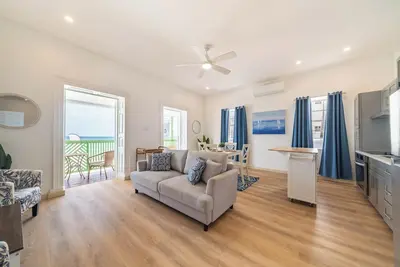 Image de 2 bed Ocean View apartment  in Speightstown - Sand Dollar, Sand Street apt 1