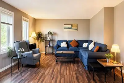 Image de Crew-Friendly 4br, 2 Living Areas, Free Parking