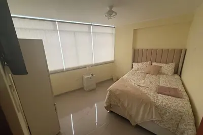 Image de Apartment for 6 guests / Netflix and hot water, 10 minutes from the airport