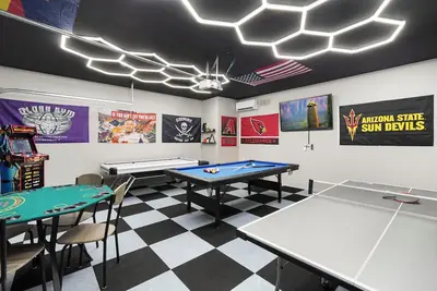 Image de Epic Game Room • 2 Pools • Near Az Athletic Grounds