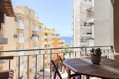 Image de #382 Modern Apartment with Private Balcony & Bbq