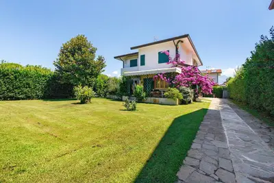 Image de Villa à Forte dei Marmi à quelques minutes de la mer
