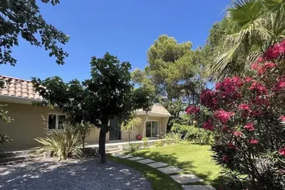 Image de Belle villa récente prestation haut de gamme  800 M de la plage
