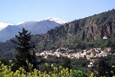 Image de Kamares – a restaured Venetian domain retreat