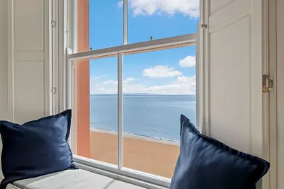 Image de 8 Paragon Court - Seafront Penthouse with Parking