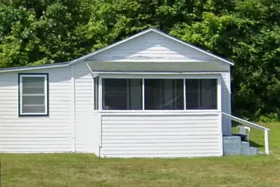 Image de Perfect 2-bedroom Lake Dunmore cottage in Salisbury for a relaxing getaway.