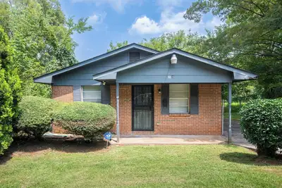 Image de 32nd Street Retreat | Downtown/Backyard/Parking