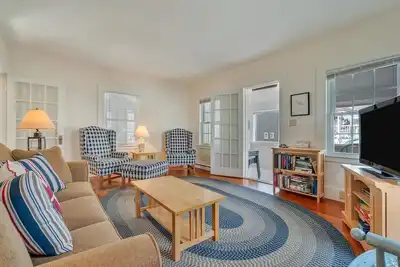 Image de Charming York Beach home, sleeps 9, unbeatable location- steps from Short Sands!