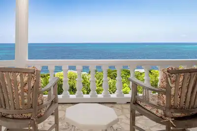 Image de Private Hilltop Estate with Pool and Panoramic Ocean Views