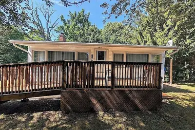 Image de Private Ravine Retreat with Deck, Hammock & Bbq — Minutes to Port Stanley Beach