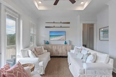 Image de Luxury Prominence Retreat | Bikes, Resort Pool & Walk to The Big Chill