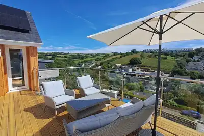 Image de Whole light and spacious apartment with beautiful valley views, close to beaches