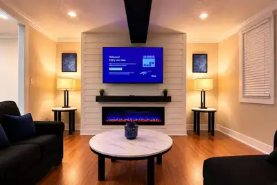 Image de Kc Retreat - Near Stadiums - Fireplace & Massage Chair - Sleeps 10