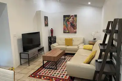 Image de Cozy 2-bedroom cottage, 3 miles to marvelous Beaches