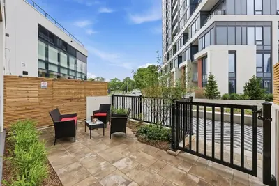 Image de Stylish 2br in Station Park | Private Patio + Spa, Gym & Bowling