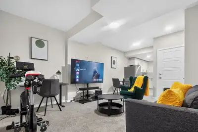 Image de Deluxe Suite in Airdrie | Near Yyc | 400 Mbps WiFi