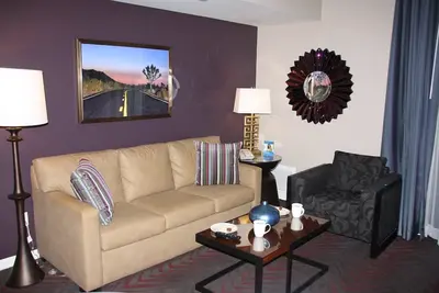 Image de #2b4 2br 2Bath Indio sleeps 6 Coachella/Stagecoach Pool Ac Private Shuttle