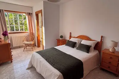 Image de Cumbre Chalet in Sada with a pool and views of Sada