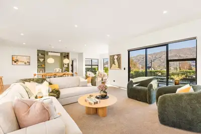 Image de Modern Wanaka Home | Mountain Views | Sleeps 6