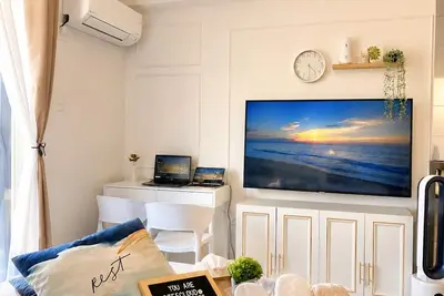 Image de 10 Mins to Mactan-Cebu Airport • ZeeCloud Muji Suites with Sea City View Balcony