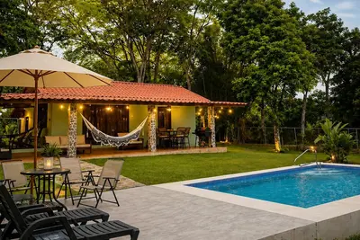 Image de Cabin with a private pool, horses, nature, and complete tranquility
