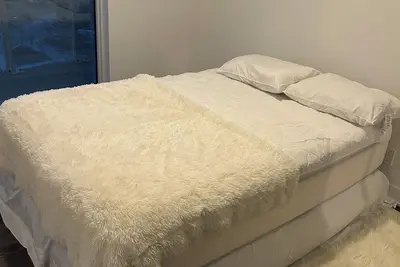Image de 15 Minutes to York University 2 Bedroom, 2 full Bathroom Condo