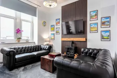 Image de Stylish duplex apartment in central Troon close to beach.