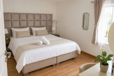 Image de Spacious and comfy 7-bedroom house apartment for up to 16 ppl in central Antwerp