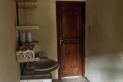 Image de Ideal Blend of Style & Location – Spacious 5-Bedroom Home in East Legon