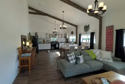 Image de Country Stay with Pool, Firepit & Vaulted Ceilings on 2. 5 acres. Pet Friendly