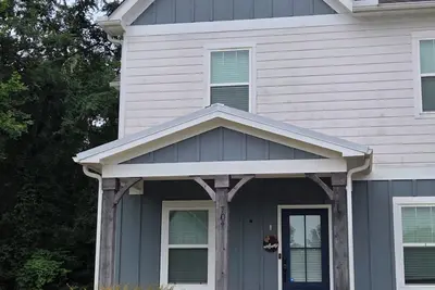 Image de War Beagle House: 3br Townhome 1. 5 miles from Toomer's Corner/Auburn University