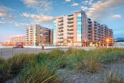 Image de Seaside! ! Condo with view, Balcony, Grill, just steps to the beach!