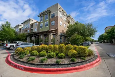 Image de Solis Stay 1-King Bed+Sofa Bed in Frisco with pool and gym access