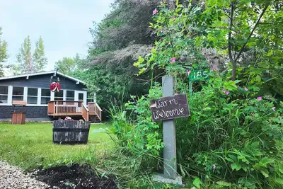 Image de Lake Shore Haven - Newly Renovated