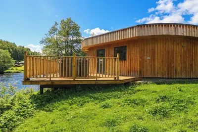 Image de The Crannog, pet friendly, luxury holiday cottage in Killin