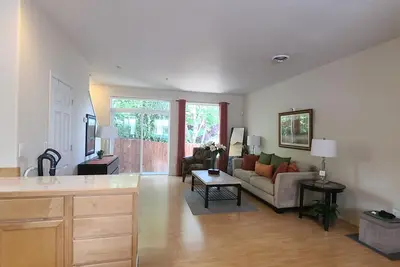 Image de Spacious Townhouse in the Amberglen Area Hillsboro