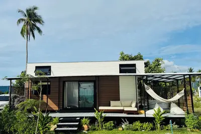 Image de Private beachfront Chalet · Luxury 2-bedroom with Sunset Sea Views