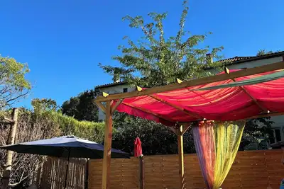 Image de Cosy bright cottage perfect for families or some time in nature. Private pool!