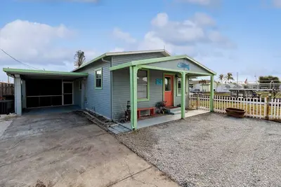 Image de Cozy Cottage with Bbq Area and Modern Amenities in Saint James City, Florida