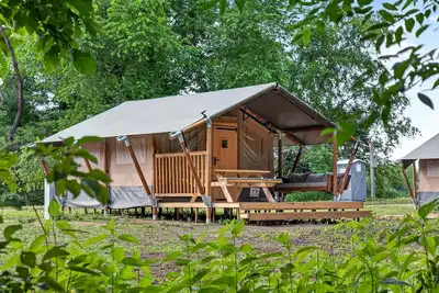 Image de Riverfront Safari Tent with Scenic Views and Deck in Blacksburg, Virginia